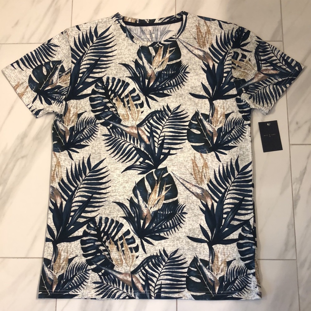 NWT Men’s Day & Age T-Shirt